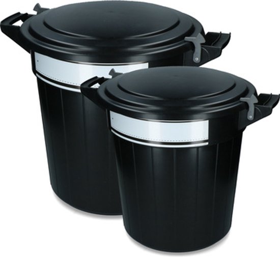Twee zwarte H.A.C. voertonnen van Vplast, één groter en één kleiner, beide met deksel en witte etiketrand.
