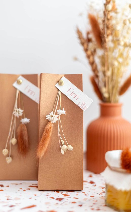 Handgemaakt geribbeld vaasje in Terracotta voor bloemen of droogbloemen - Vaas - Droogbloemen - Boeket - Cadeau - Woondecoratie - Geboorte - Decoratie - Huwelijk - Doopsuiker - Communie - Lentefeest