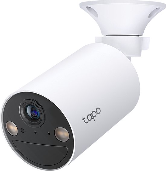 Witte Tapo beveiligingscamera, schuin van voren, met lens, twee lampjes, microfoon en logo.