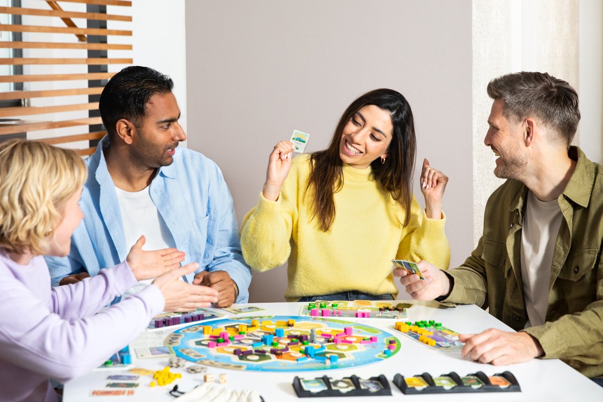 999 Games - CATAN - Nieuwe Energie - Bordspel - Gezelschapsspel - Inclusief houten speelstukken - Familiespel - Duurzaam spel — afbeelding 10