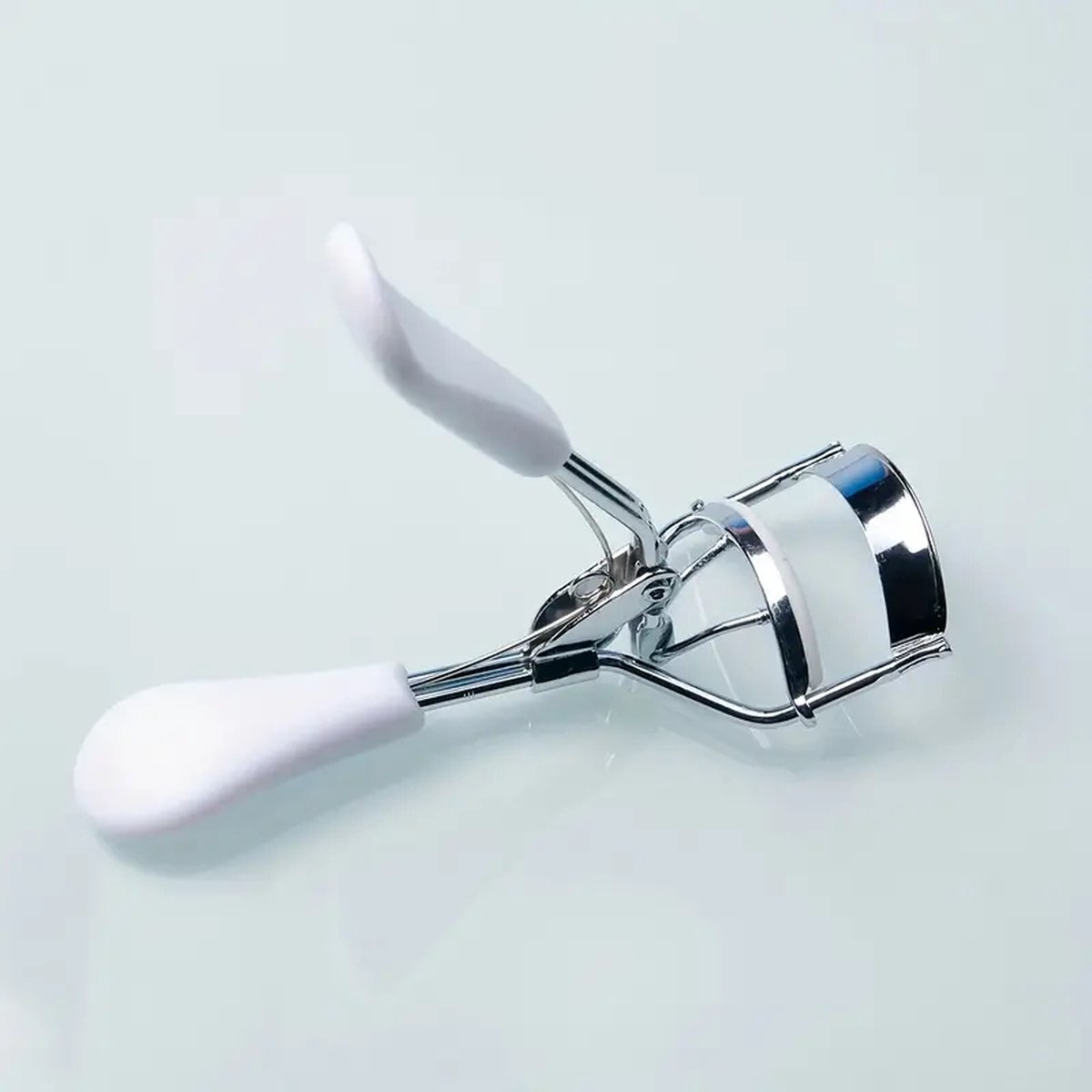 Narimano® WimperKruller om Zacht en Precies Wimpers te Grijpen en Op te Tillen voor Langdurige Krul, met Veerkrachtige SiliconenPad voor Comfortabele Kussen,