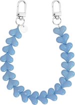 xoxo Wildhearts telefoonkoord - Funky Hearts Charm Cord (light blue) - Geschikt voor iPhone - Geschikt voor Samsung - Universeel Phone Cord - Telefoonketting - Bedeltje voor telefoon - Telefoonhanger - kralenketting - Ketting met hartjes - Lichtblauw