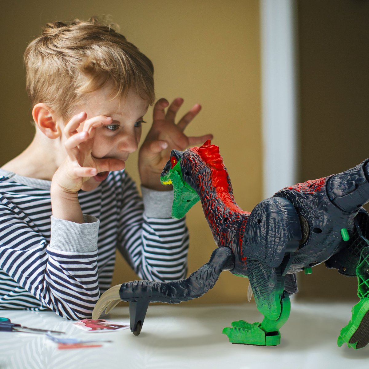 Silvergear RC Dino - Rook, Licht & Geluid - Afstandbestuurbaar Interactief Dinosaurus Speelgoed - Bestuurbare Auto - Jurassic Dieren - Dino Spel - Dinosaurussen Speelfiguren - Therizinosaurus - Cadeau voor Jongens en Meisjes - Groen — afbeelding 11