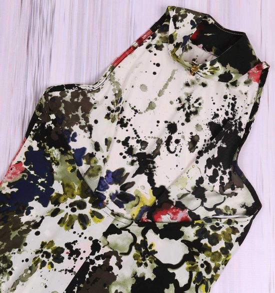 Robe fleurie verte dos nu