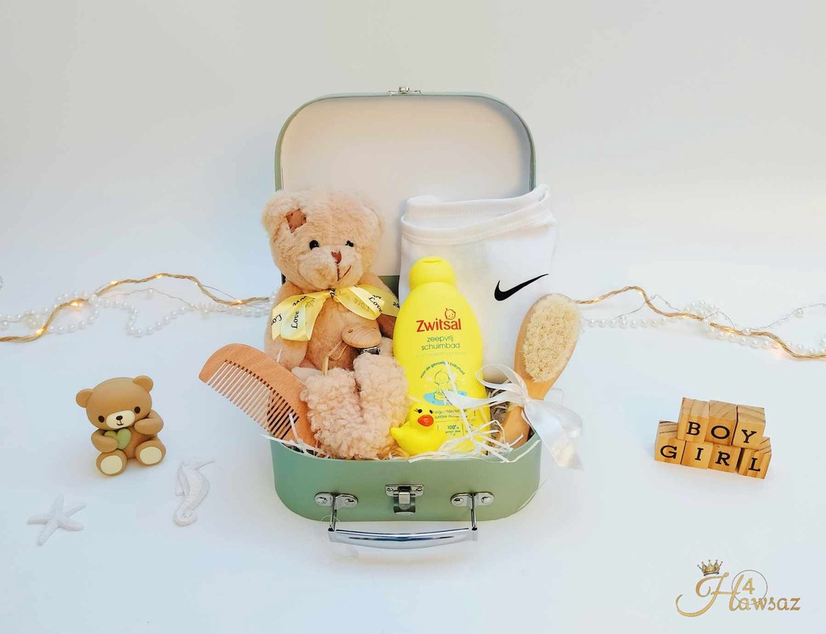 Goedkoopste Genderneutraal baby cadeau 8 stuks - Kraamcadeau voor jongen en meisje - Zwitsal verzorging - Babypakket - Babykleding - Babygeschenksets - Geboortecadeau - babyshower - Babyset - Baby borstel en kam - Hawsaz.nl Cadeau- Babykado - Knuffel beer