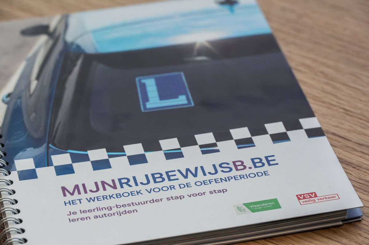 Omslag van mijnrijbewijsB.be het werkboek voor de oefenperiode