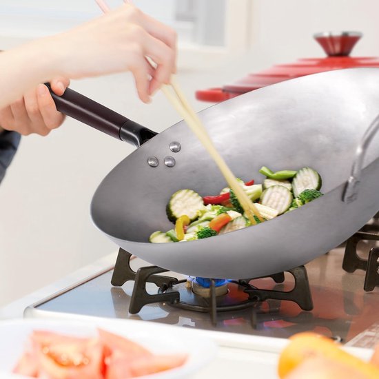 Traditionele, Met De Hand Gehamerde Koolstofstalen Wok Met Houten En Stalen Handvat 731w88