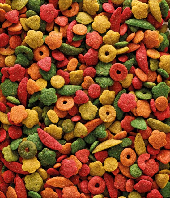 Een close-up van kleurrijke NutriBird P15 TROPICAL pellets.