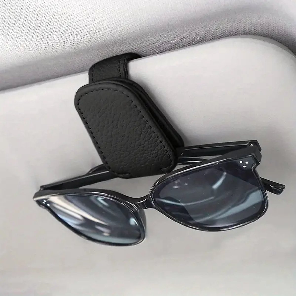 Spieringstore Zonnebrilhouder voor auto - zwart - zonneklep - organizer - magnetisch leer - brilhouder - clip voor auto - zonneklep - universeel vizier - accessoires - magnetische brilhouder