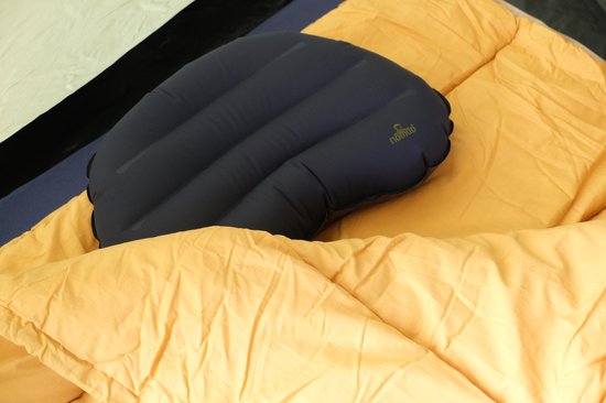 NOMAD® Air Pillow - Opblaasbaar Kussen - Donkerblauw Reiskussen - 37x28x8 cm - Slechts 90 Gram - Vliegtuig / Kampeerkussen Incl Hoes van Merkloos — afbeelding 3