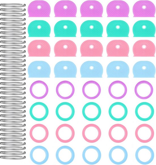 Rijen paarse, groene, roze en blauwe sleutelkapjes en ringen naast een spiraalgebonden notitieboek.