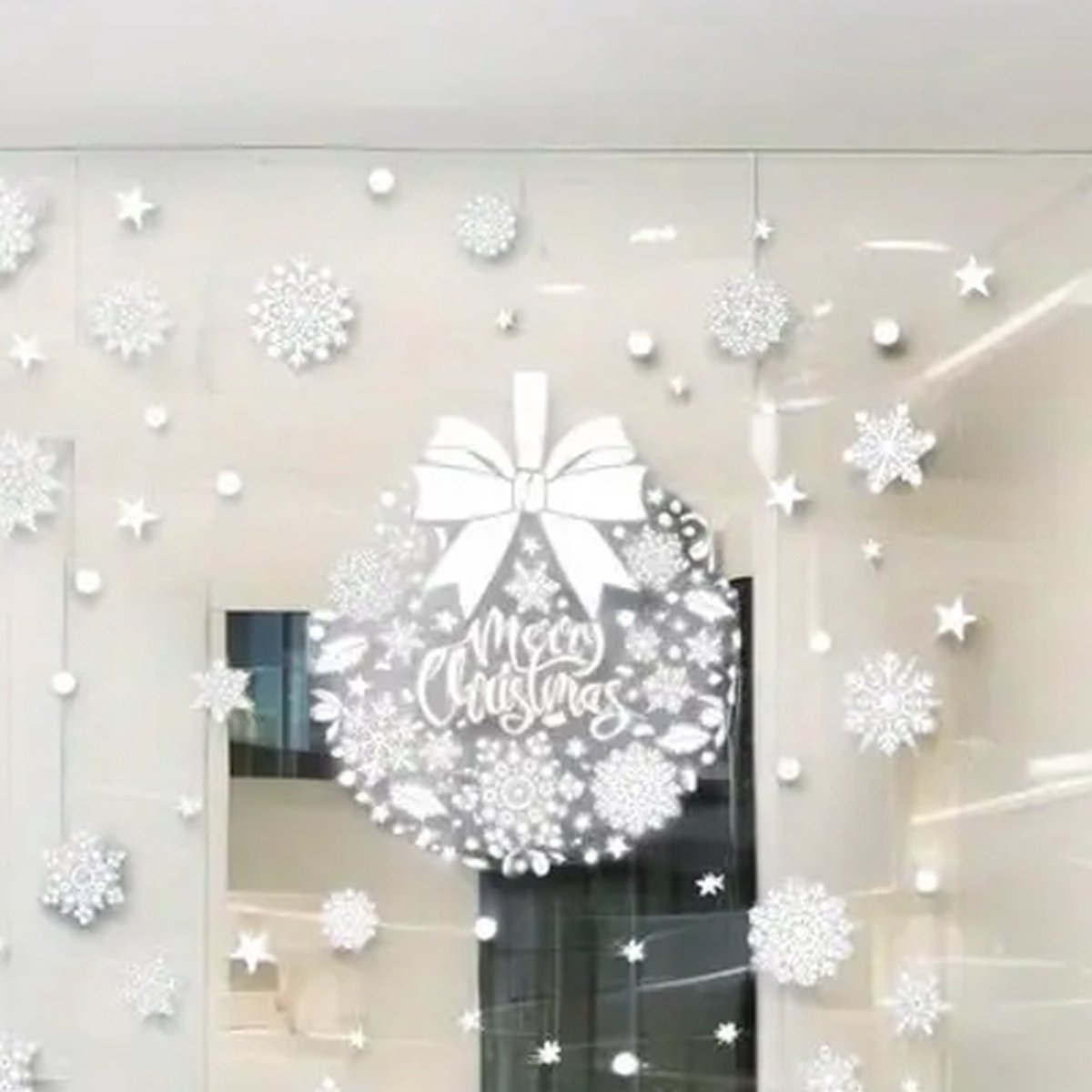 Raamstickers kerst | Kerstbal met sneeuwvlokken - Kerstversiering - Raamdecoratie feestdagen