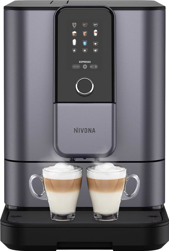 Grijze Nivona volautomaat met twee glazen cappuccino, met display dat ESPRESSO aangeeft.