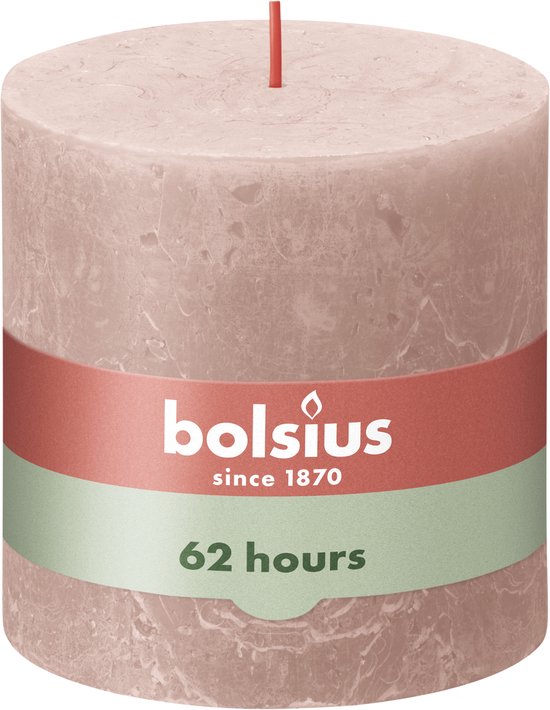 Roze Bolsius stompkaars met marmerlook, omwikkeld met een roze en groene band met 'bolsius since 1870' en '62 hours'.
