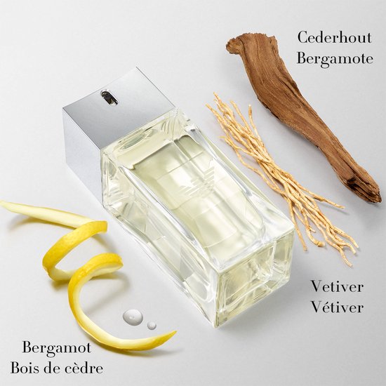 Parfumfles Emporio Armani Diamonds for Men met bergamot, cederhout en vetiver.