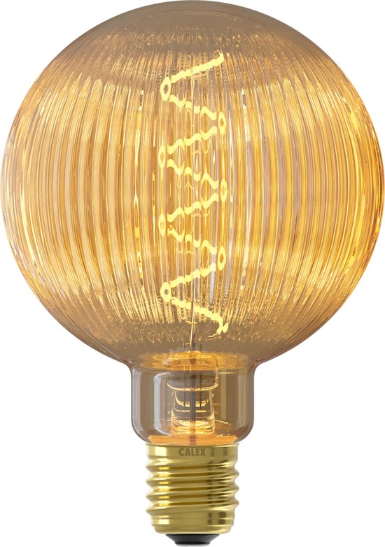 Amberkleurige Calex Pulse globe lamp met ribbelstructuur, zichtbaar filament en E27 fitting.