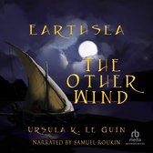 De omslag van 'The Other Wind' van Ursula K. Le Guin toont een zeilboot in de nacht onder een volle maan.