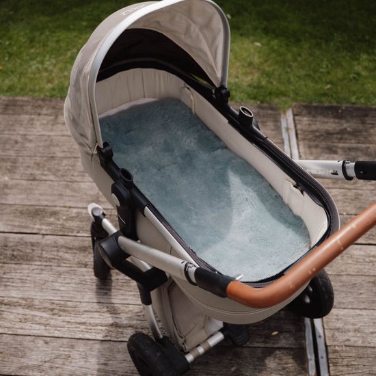 WOOOL Schapenvacht 2-in-1 Kinderwagen Buggy - SNUGGY (Mint) - Inleg & Opleg - 100% Echte Schapenvacht - Kort Geschoren Wol - Veilig, ECO & Duurzaam van WOOOL — afbeelding 2