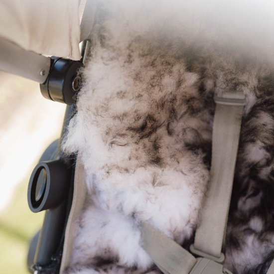 WOOOL Schapenvacht 2-in-1 Kinderwagen Buggy - WOOLA (Moeflon) - Inleg & Opleg - 100% Echte Schapenvacht - Klassieke Wol - Veilig, ECO & Duurzaam van WOOOL — afbeelding 3