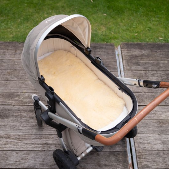 WOOOL Schapenvacht 2-In-1 Kinderwagen Buggy - SNUGGY (Medicinaal) - Inleg & Opleg - 100% Echte Schapenvacht - Kort Geschoren Wol - Veilig, ECO & Duurzaam van WOOOL — afbeelding 2