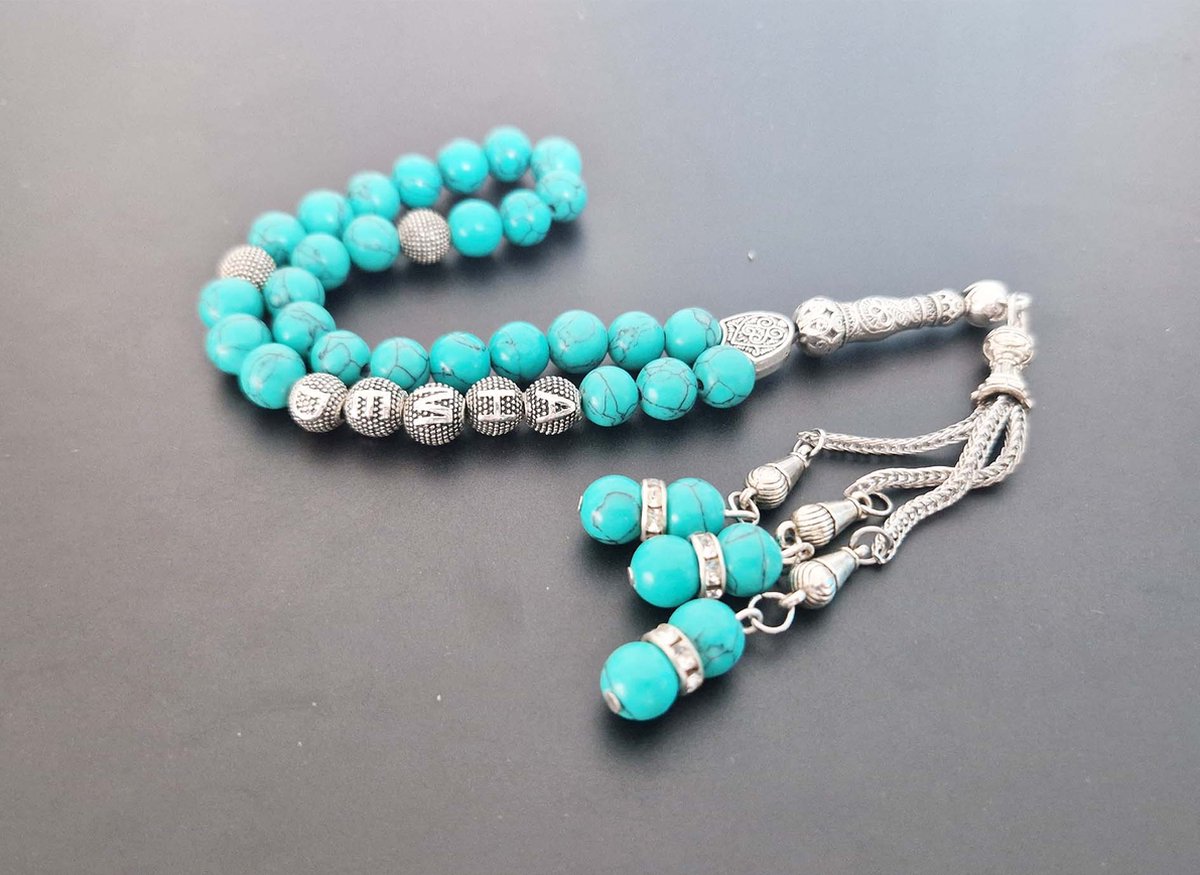 Handgemaakte naam tasbih 33 Kralen Natuursteen “Howliet groen ” - met metaal tassel “1"- Met je naam of de naam van uw geliefde- 8 mm diameter van de korrel