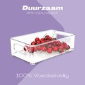 Transparante koelkastbak gevuld met rode kersen, gemaakt van BPA-vrij kunststof.