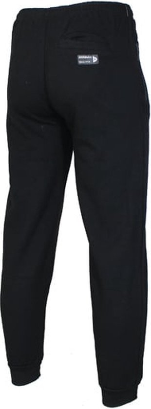 Achterkant van een zwarte joggingbroek met elastische zoom en een klein zwart logo-label.
