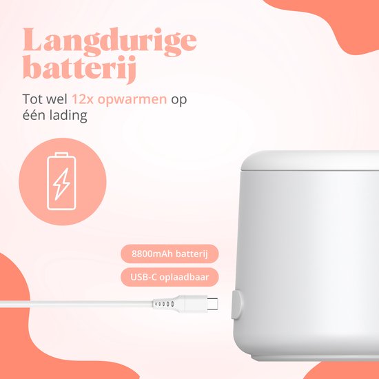 Witte flesverwarmer close-up, met USB-C oplaadkabel aangesloten. Tekst: "8800mAh batterij", "USB-C oplaadbaar". "Langdurige batterij. Tot wel 12x opwarmen op één lading."