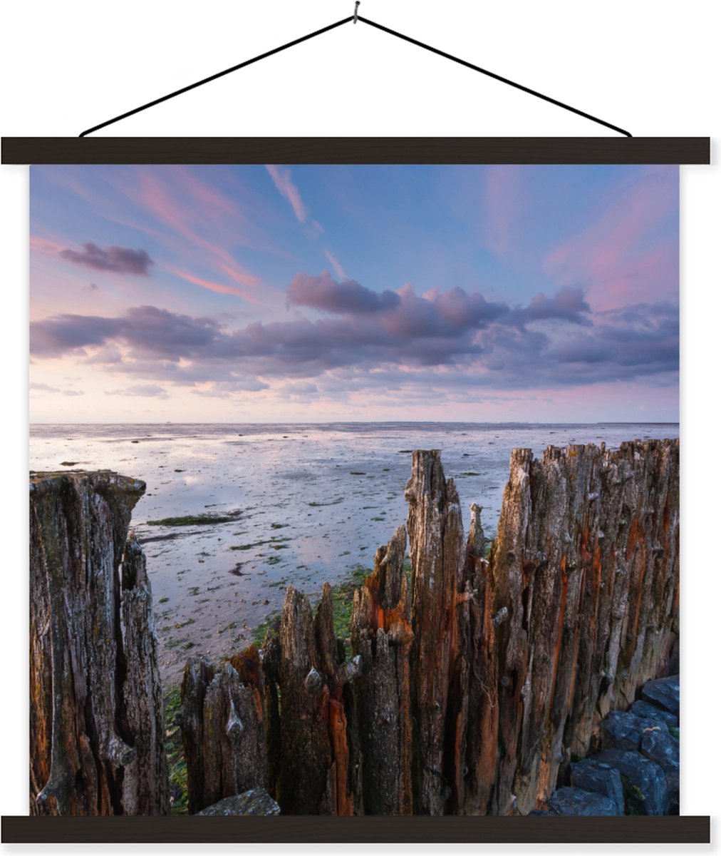 Posterhanger incl. Poster 60x60 cm - Schoolplaat - Palen in de Waddenzee bij Moddergat - T