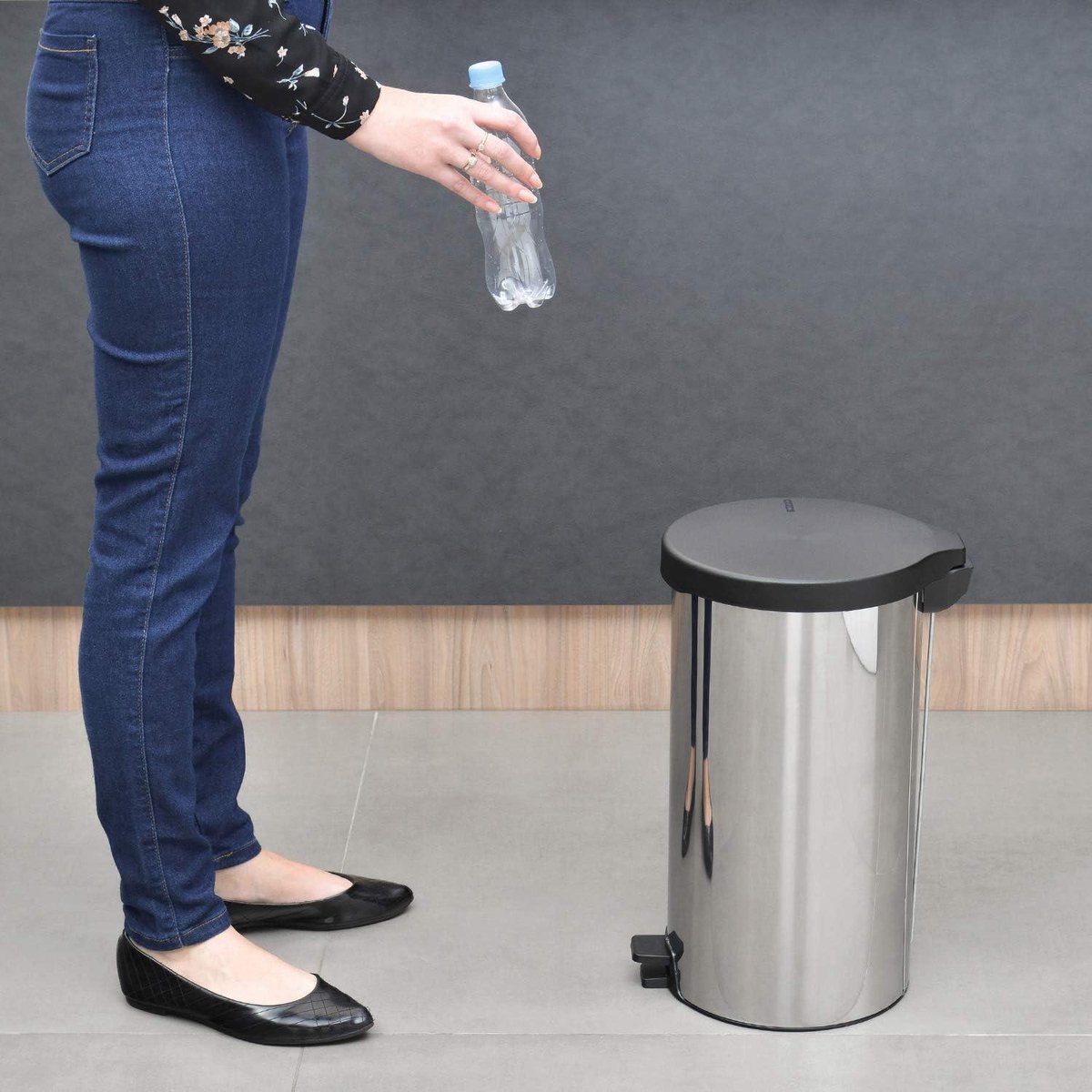 Goedkoopste Content in HTML - Pedaalemmer roestvrij staal (20 liter) nodig. pedaalemmer 50 liter