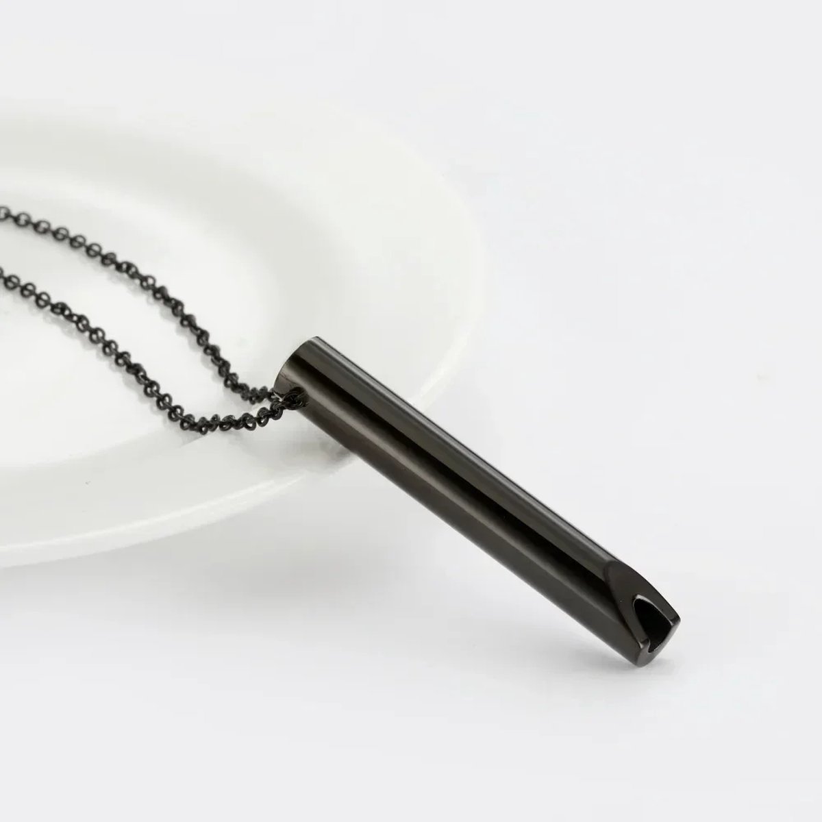 JUKE Zwarte Stoppen met Roken Ketting met Fluitje - Anti-Stress Sieraad: Ondersteunt bij Angsten, Stress, Paniekaanvallen en Hyperventilatie