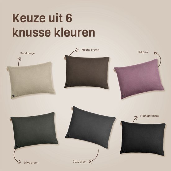 Zes gebreide kussens in verschillende kleuren: zandbeige, mokkabruin, oudroze, olijfgroen, cosy grijs en nachtzwart.
