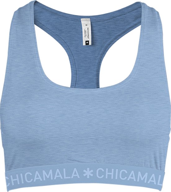 Lichtblauw racerback sporttopje met blauwe binnenzijde en CHICAMALA logo op de band.