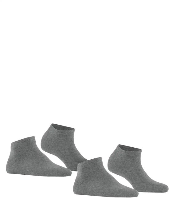 Vier grijze Falke sneakersokken, deels overlappend.