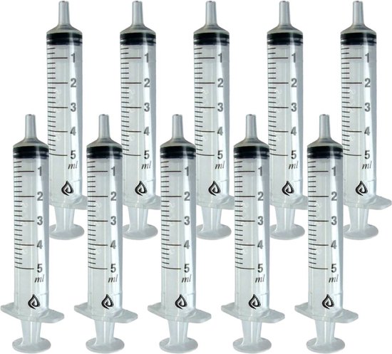 Set van tien 5 ml spuiten met duidelijke maatverdeling in milliliters.
