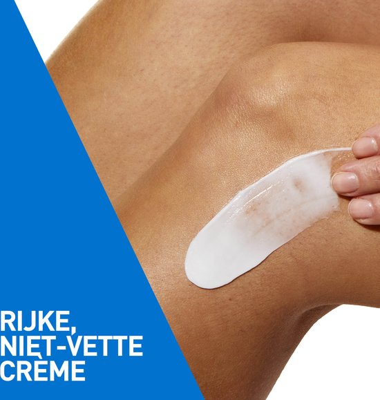 Een witte crème wordt met een hand op de knie van een persoon gesmeerd. Tekst: "RIJKE, NIET-VETTE CREME".