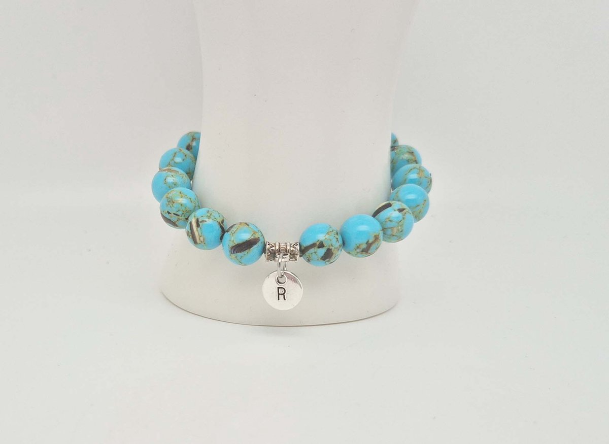Handgemaakte natuursteen armband met hanger "Letters in cirkel" " Turkoois bakeliet" -8 mm diameter van de korrel- Diameter armband 20 cm - Kies je favoriete letters- Een mooi cadeau voor familie en vrienden