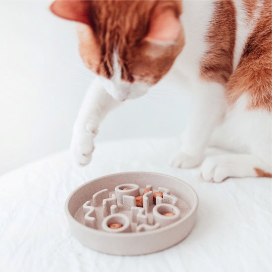 District 70 BAMBOO Slowfeeder - Stijlvolle anti-schrok voerbak voor katten – Merengue - Ø13 cm - Merengue Ø13 cm