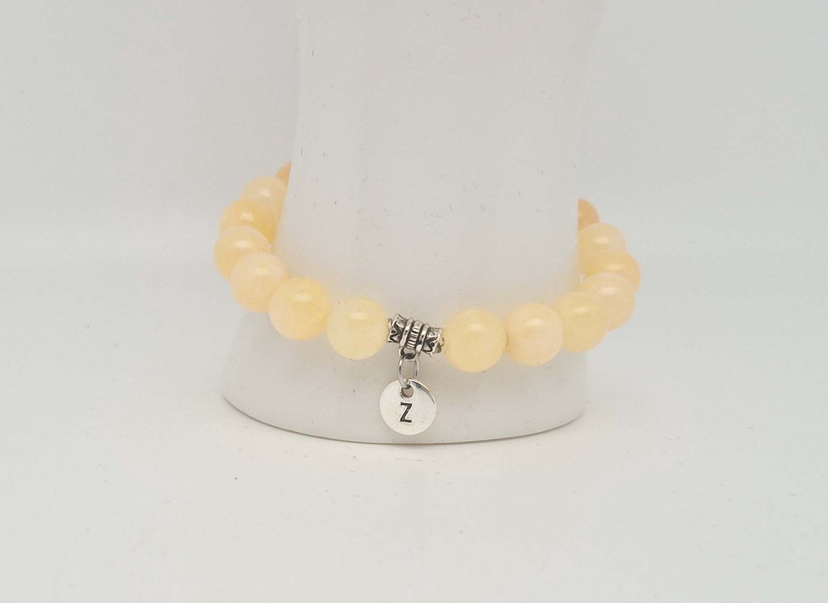Handgemaakte natuursteen armband met hanger "Letters in cirkel" " Calciet geel" -8 mm diameter van de korrel- Diameter armband 20 cm - Kies je favoriete letters- Een mooi cadeau voor familie en vrienden