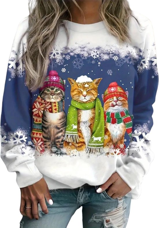 Dames trui met kerstprint van drie katten met mutsen en sjaals, met sneeuwvlokken op de achtergrond.