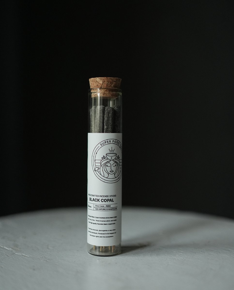 Super Food Ceremony - Wierook stokjes – 100% Authentiek BLACK COPAL - Rechtstreeks uit PERU - 9 incense sticks - Holistic support - Stokjes - Yoga en Meditatie - Energetische reiniging
