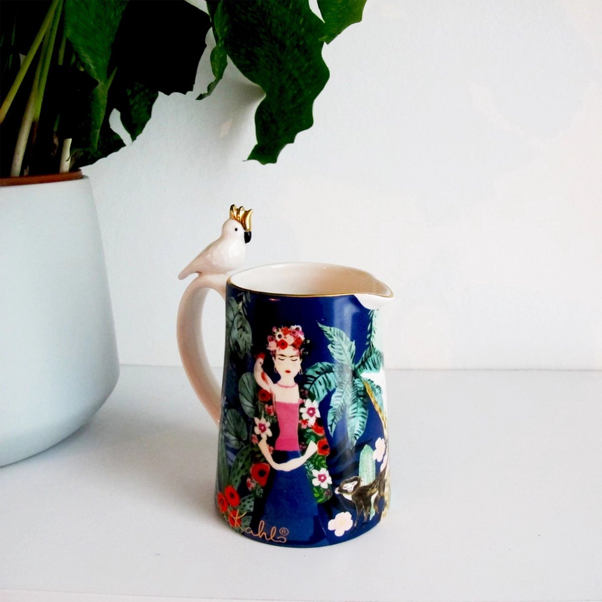 Prachtig Mooi Schenkkannetje Frida Kahlo - Trend - Frida Kahlo - Melkkannetje - Roomkannetje - Kan - Schenkkan - Handbeschilderd - Waterkannetje