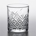 Un seul verre à eau avec des motifs en losange et des lignes verticales.