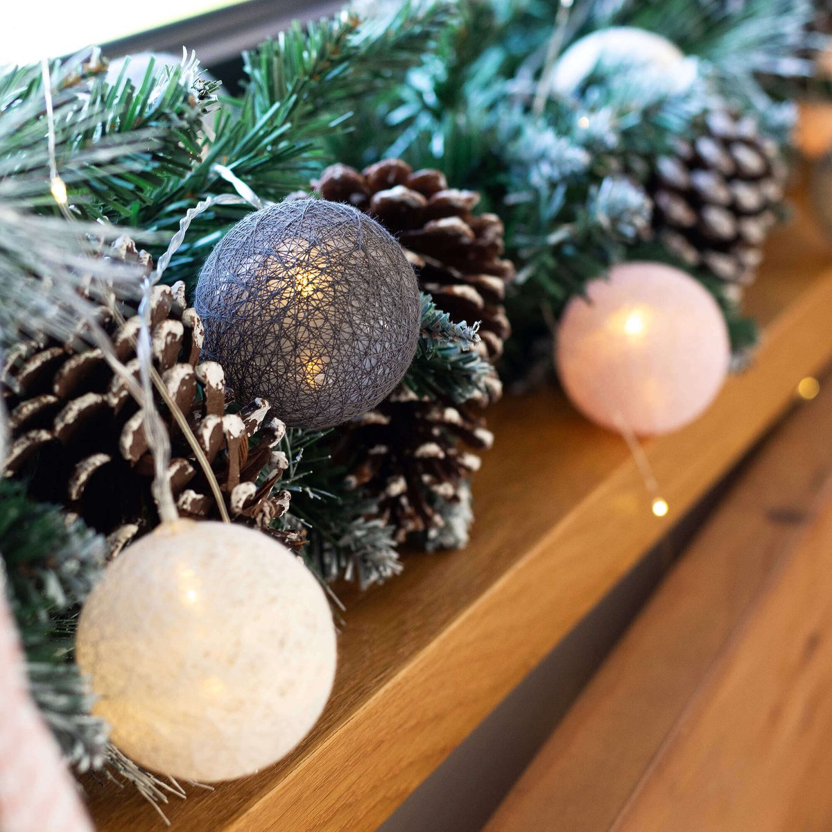 Springos Guirlande | Kerstslinger | Warm Wit | 50 LED | 280 CM – foto 2