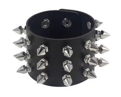 foto van Akyol - Punk armband Akyol - Punk Armband - Gothic Spikes - PU Leer - Unisex - Armband Zwart – armband met spikes – gothic - spikes - gothic armband - spikes armband - 1 stuks – gothic look – dames – punten