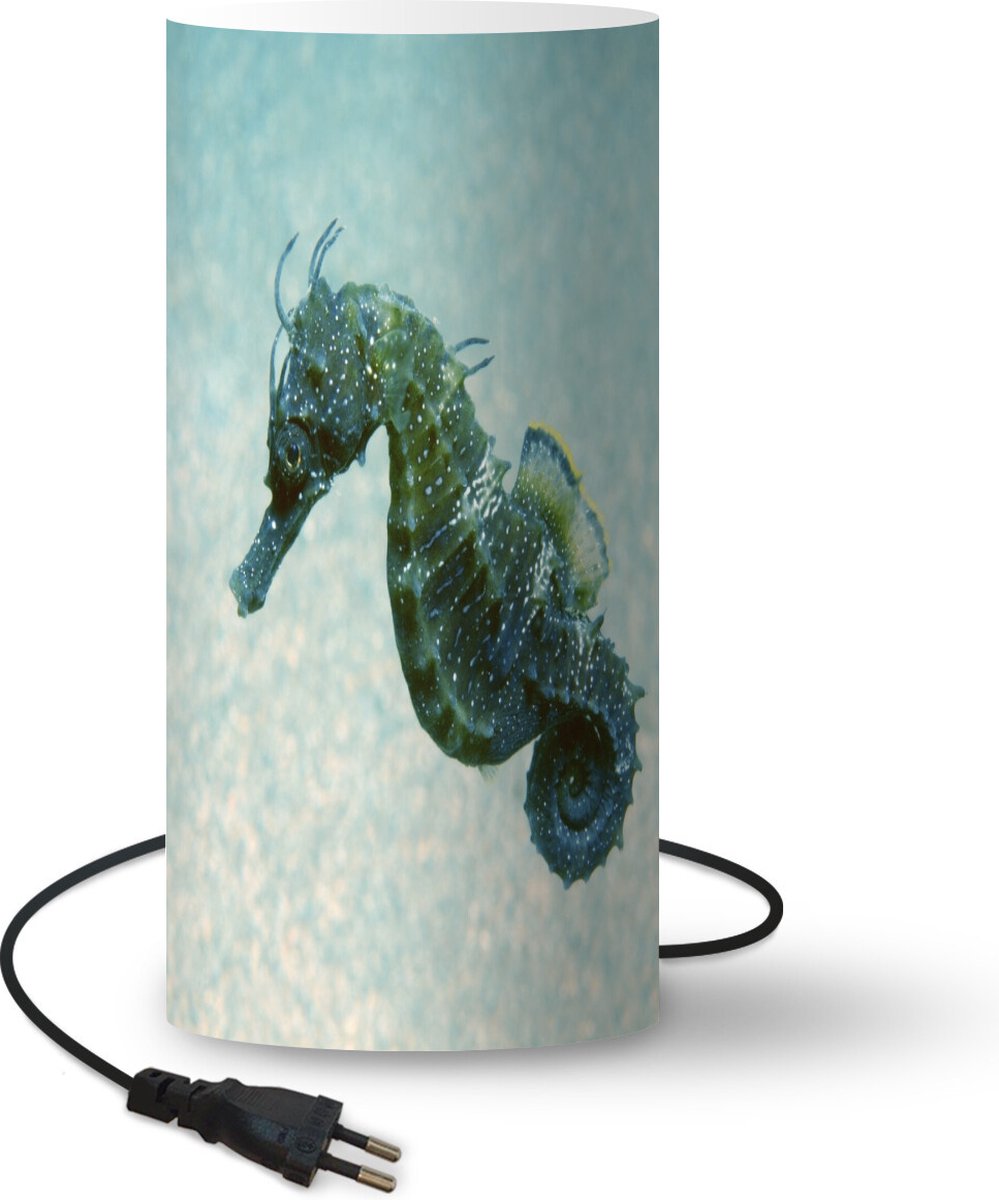 Lamp - Nachtlampje - Tafellamp slaapkamer - Afbeelding van een zeepaardje in de zee - 54 cm hoog - Ø24.8 cm - Inclusief LED lamp