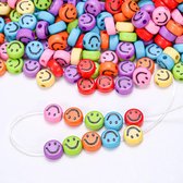 PLAY IT Smiley Perles 100 pièces - 7 mm - Couleurs arc-en-ciel - Y compris la fièvre élastique