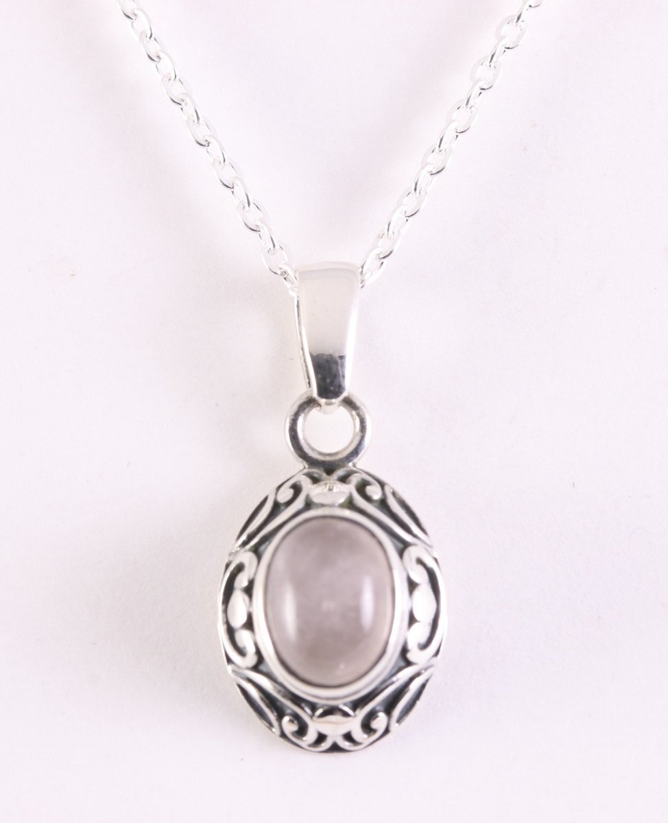 Fijne bewerkte zilveren hanger met rozenkwarts aan ketting