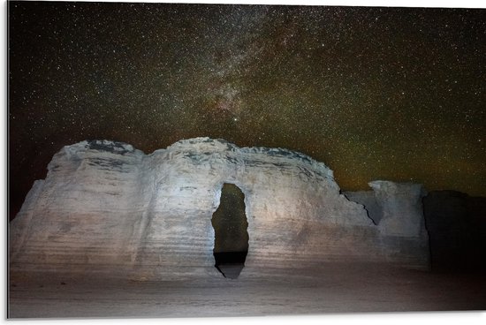 WallClassics - Dibond - Rocher avec portail dans la nuit - 75x50 cm Photo sur aluminium (Décoration murale en métal)