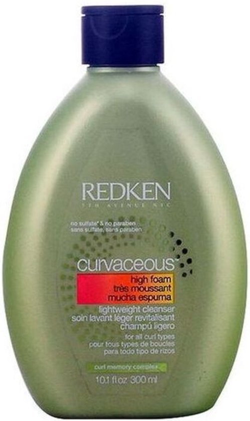 Lichtgroene fles met een donkerblauwe dop. Redken Curvaceous high foam shampoo voor alle haartypes.